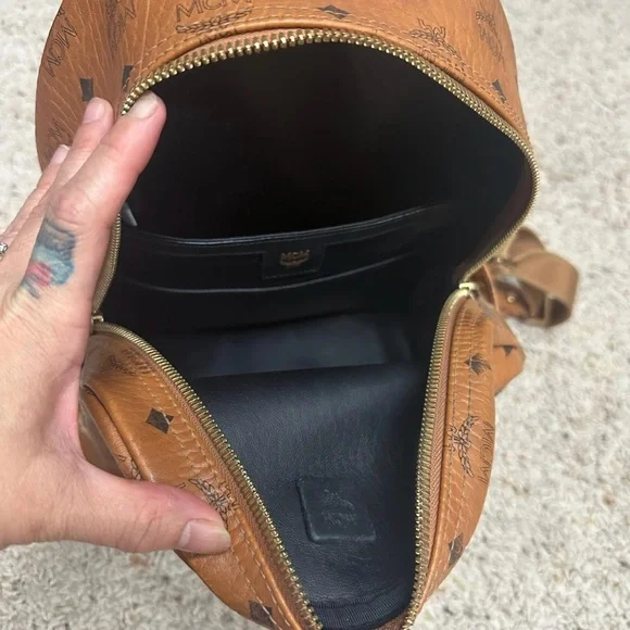 Authentic MCM Medium size backpack - Picture 8 of 12